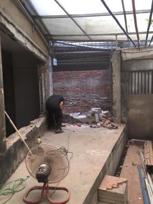 台北隔間磚牆打除、窗加大、廁所牆面地面見底、樓板開洞