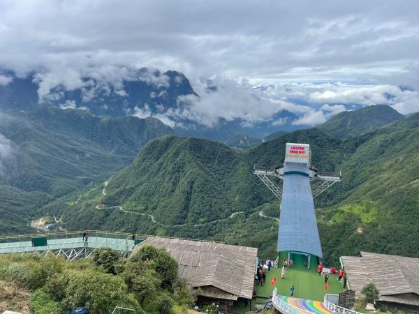 越南最高峰∣番西邦峰  河內、2晚沙壩美憬閣浪漫5日∣高雄小港出發