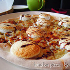 手在披薩 Hand on the pizza