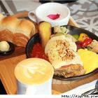 多一點咖啡館 A Little More