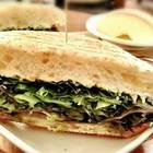 敦化國中操場後面那家illy咖啡館