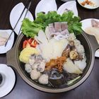 丸鮮魚翅牛豬平價自助火鍋